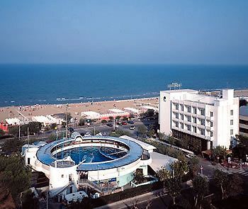 Hotel Promenade **** Riccione Esterno foto